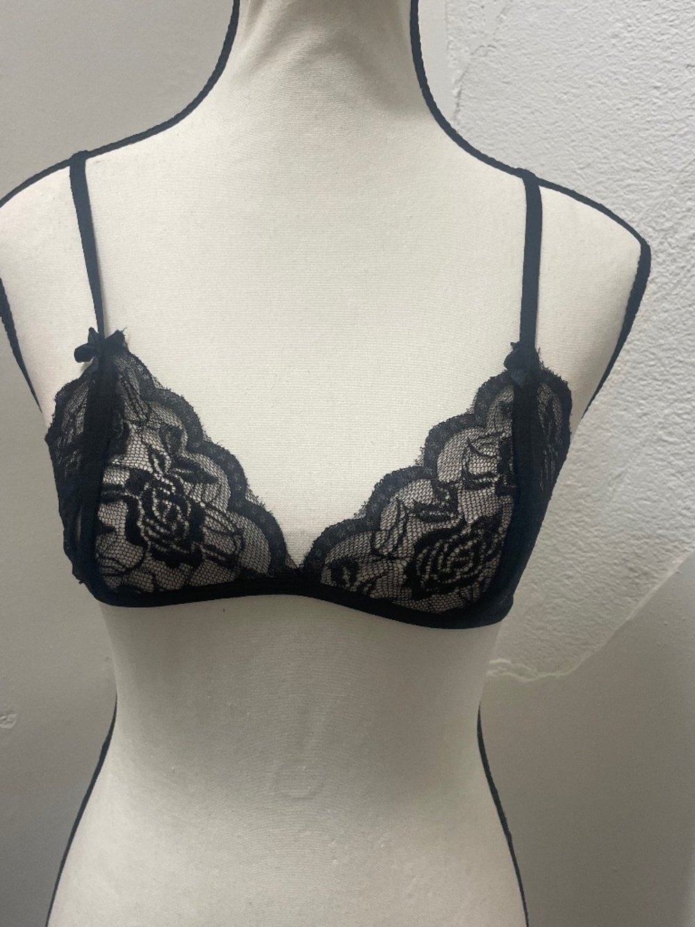 Lace Black Bra - Stretchy, elastic closure. One size . NWOT